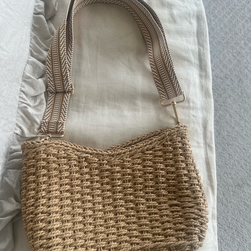 Amazon Natural Tan Woven Straw Crossbody with Patterned Strap - Picture 2 of 4